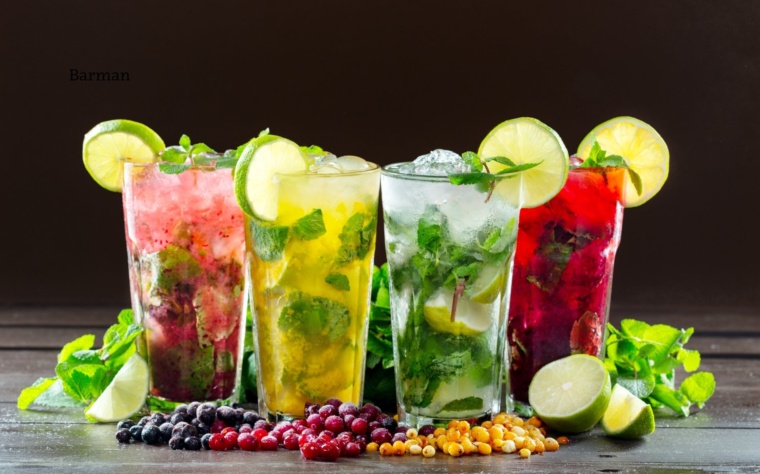 Klasyczne Mojito oraz owocowe wariacje z sezonowymi owocami i puree z marakui.
