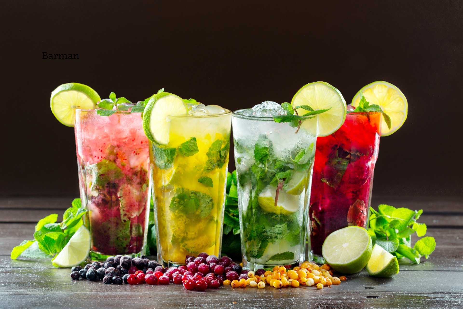 mojito Klasyczne Mojito oraz owocowe wariacje z sezonowymi owocami i puree z marakui.